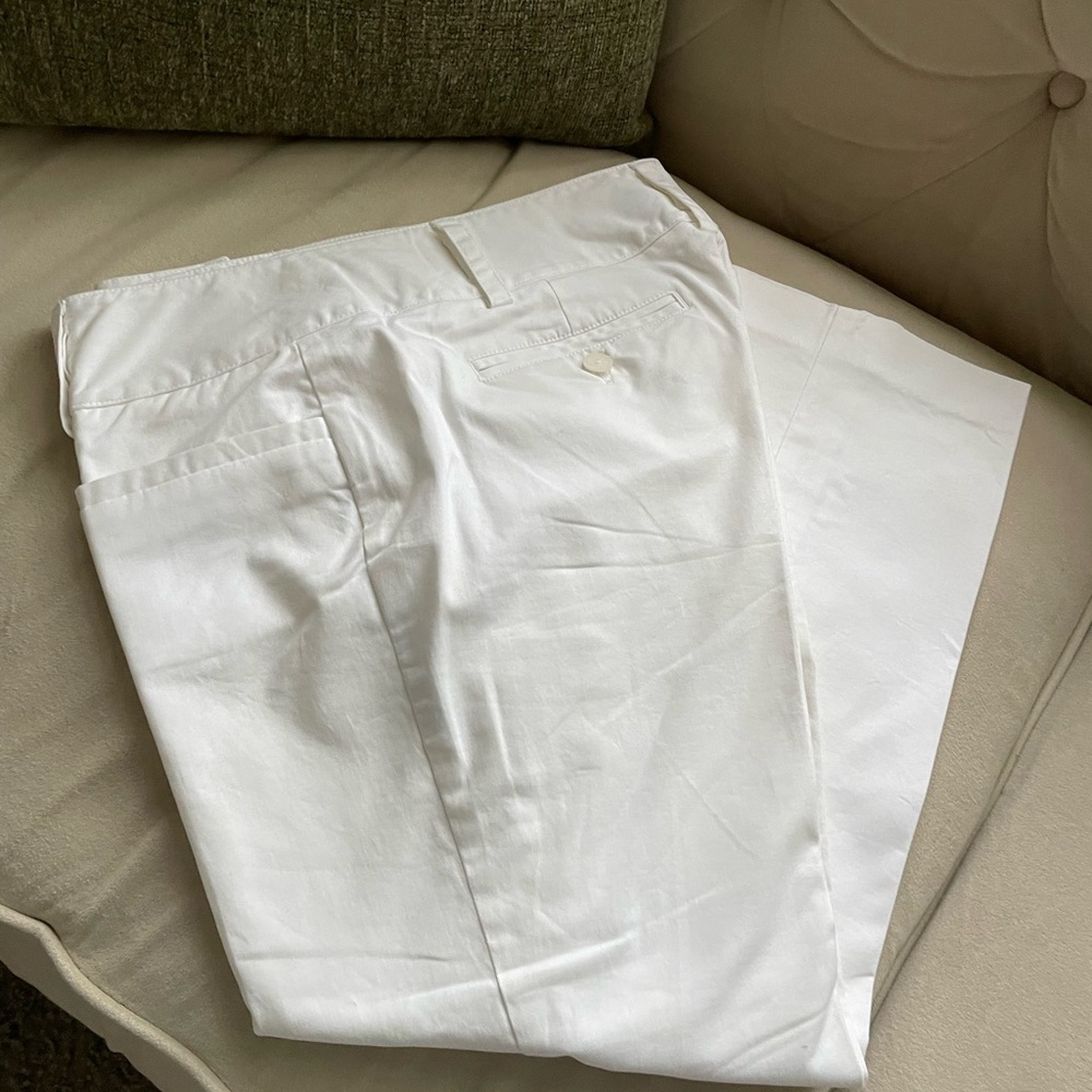 Dana Buchman crisp white cropped pants